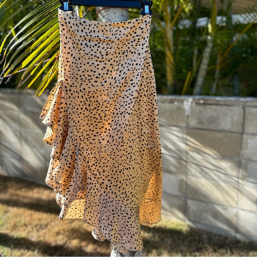 Forever 21 gold and black spotted skirt